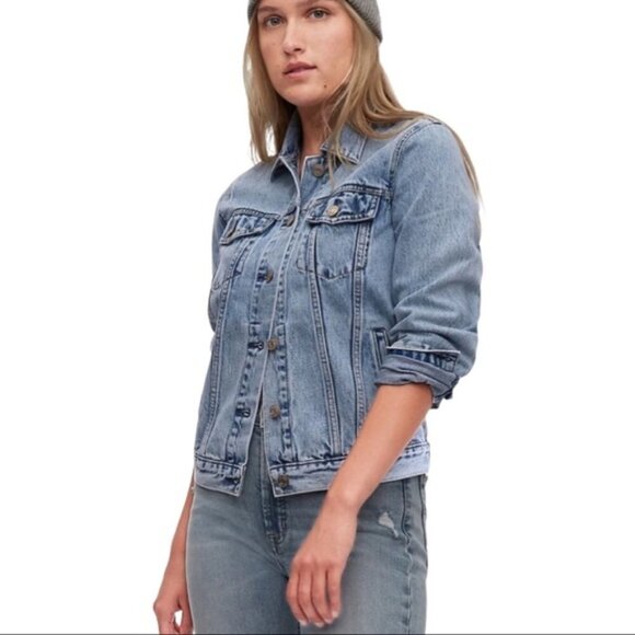 Nwt Women's Gap Icon Denim Jacket With Washwell / Size Small - Picture 1 of 8